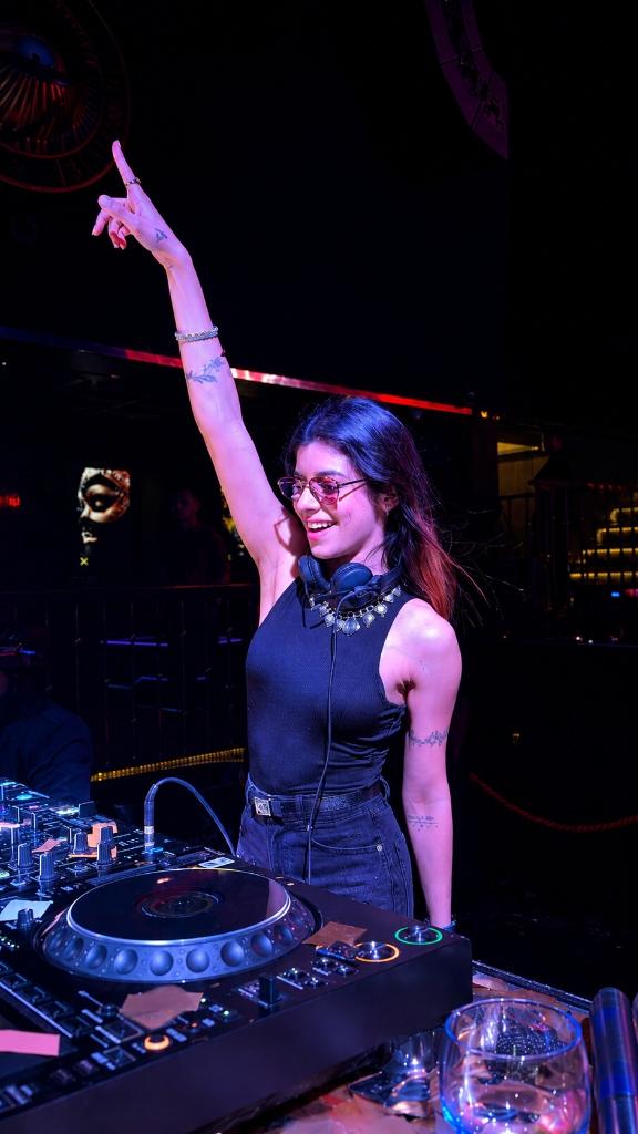DJ Rihya Live on the Decks